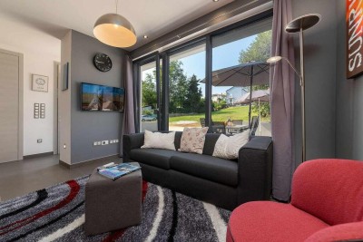 Modern House with Beautiful Views of the Town!