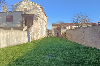Poreč, dintorni, Casa da ristrutturare con edificio aggiuntivo