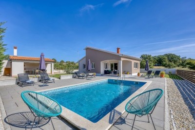 Poreč, dintorni, Casa indipendente con piscina in posizione tranquilla