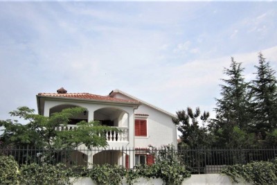 Poreč, Mali Maj - EKSKLUZIVA AGENCIJE - Samostojna velika družinska hiša, 200 m od morja