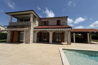 Poreč, okolica, Prekrasna kamena kuća s velikim vrtom i bazenom, 12 km od mora