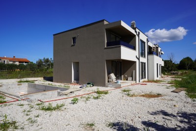 Poreč, okolí, Byt v patře se 3 ložnicemi, zahradou a společným bazénem