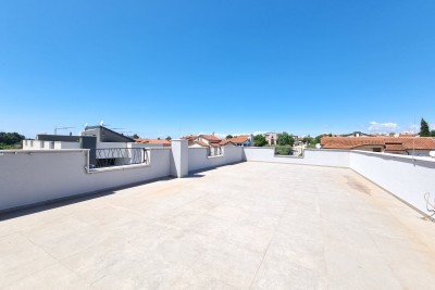 Poreč, Umgebung, Wohnung im 1. Stock mit 3 Schlafzimmern und Dachterrasse, 1 km vom Meer entfernt