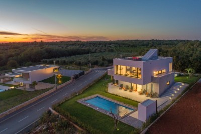 VILLA DI ALTISSIMA QUALITÀ E DAL DESIGN MODERNO CON UNA VISTA INCREDIBILE!