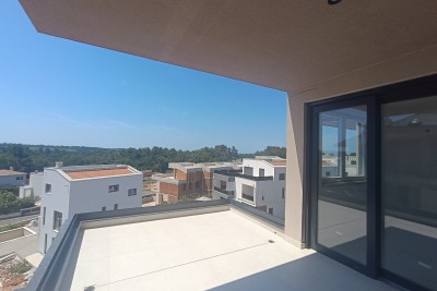 Poreč, Umgebung, Luxuriöse Wohnung mit Dachterrasse in Neubau, 1300 m vom Meer entfernt