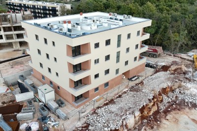 Moderno stanovanje v 3. nadstropju novogradnje, le 800 m od morja – Poreč!