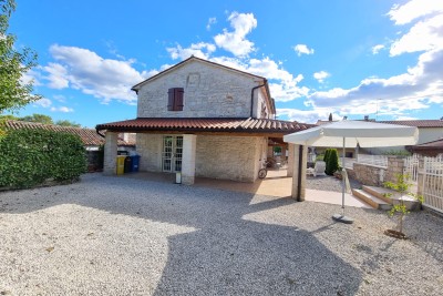 Poreč, Tar - EXKLUSIV DER AGENTUR - Zwei Steinhäuser 3 km vom Meer