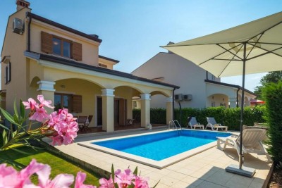Poreč, dintorni, Casa con piscina e vista mare, 7 km dal mare
