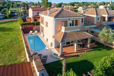 Poreč, okolica- Kuća s bazenom i ljetnom kuhinjom!