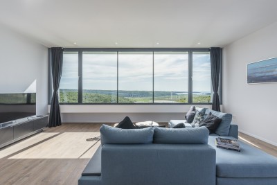 VILLA DI ALTISSIMA QUALITÀ E DAL DESIGN MODERNO CON UNA VISTA INCREDIBILE!