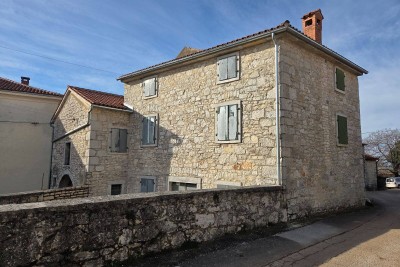 Poreč, Višnjan, okolica, Kamena autohtona kuća djelomično renovirana, 10 km od mora