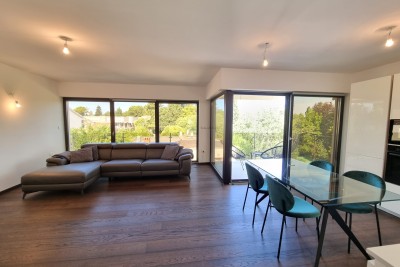 Poreč, širší centrum, luxusní byt v 1. patře, 150 m od moře