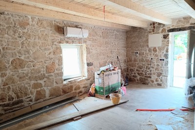 Poreč, okolica, Renovirana kamena kuća na kraju niza, 5 km od mora