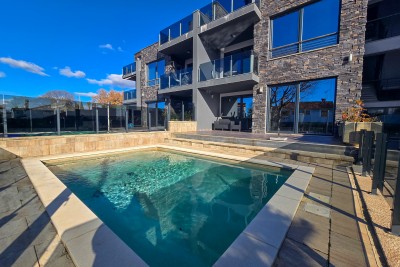 Poreč, okolica, Prekrasen stan s 3 spalnice in bazenom