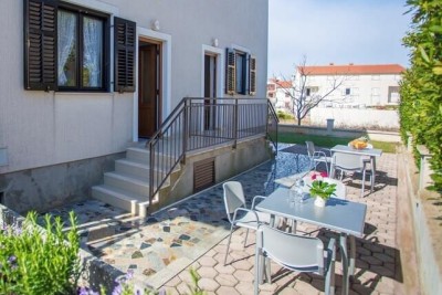 Poreč, Luxuriöse Lage, Apartmenthaus 750 m vom Meer