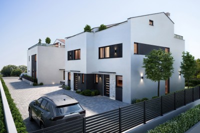 Poreč, Luxury House at the End of the Row in a Sought-After Location 2 km from the Sea