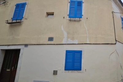 Poreč, centro, Casa da ristrutturare nel nucleo storico della città, a 40 m dal mare.