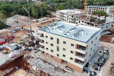 Nowoczesne mieszkanie na parterze nowej inwestycji, 800 m od morza – Poreč