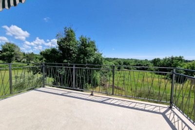 Poreč, okolica, Mieszkanie na 1. piętrze z 3 sypialniami i tarasem na dachu, 1 km od morza