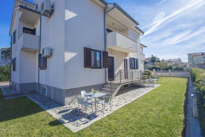 Poreč, Luxuriöse Lage, Apartmenthaus 750 m vom Meer
