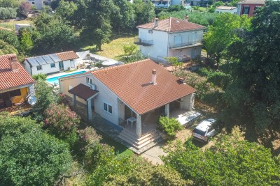 Poreč, okolica, Prizemnica s pogledom na more i dodatnim apartmanom, 10 km od mora