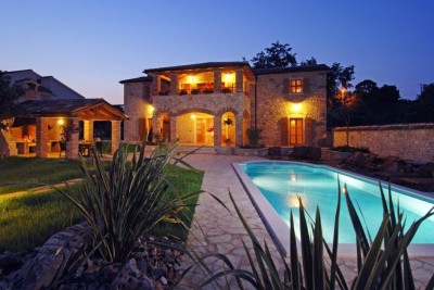 Poreč, Surroundings, Renovated Authentic Stone House with Pool, 14 km from the Sea