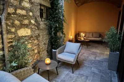 Poreč, centar, Luksuzna kuća s tri stambene jedinice u starogradskoj jezgri, 40 m od mora