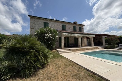 Poreč, okolica, Prekrasna kamena kuća s velikim vrtom i bazenom, 12 km od mora