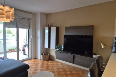 Umag, Stan samo 200 metara od mora i centra grada
